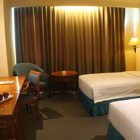 Hotel Grand Arkenso Park View Semarang Esterno foto