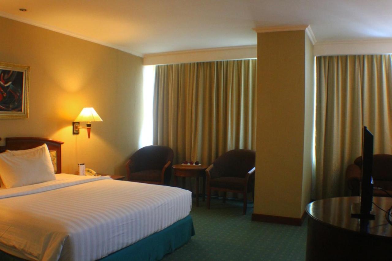 Hotel Grand Arkenso Park View Semarang Esterno foto