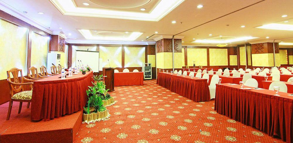 Hotel Grand Arkenso Park View Semarang Esterno foto