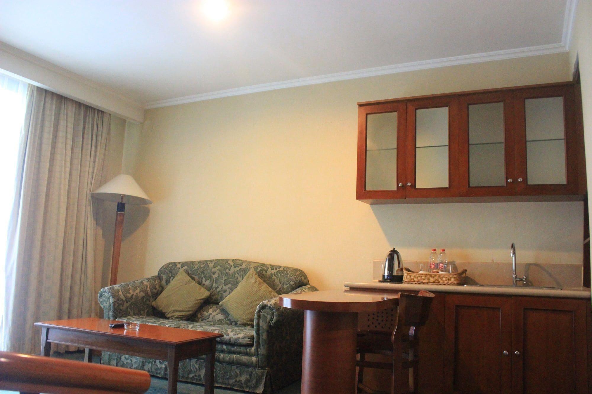 Hotel Grand Arkenso Park View Semarang Esterno foto