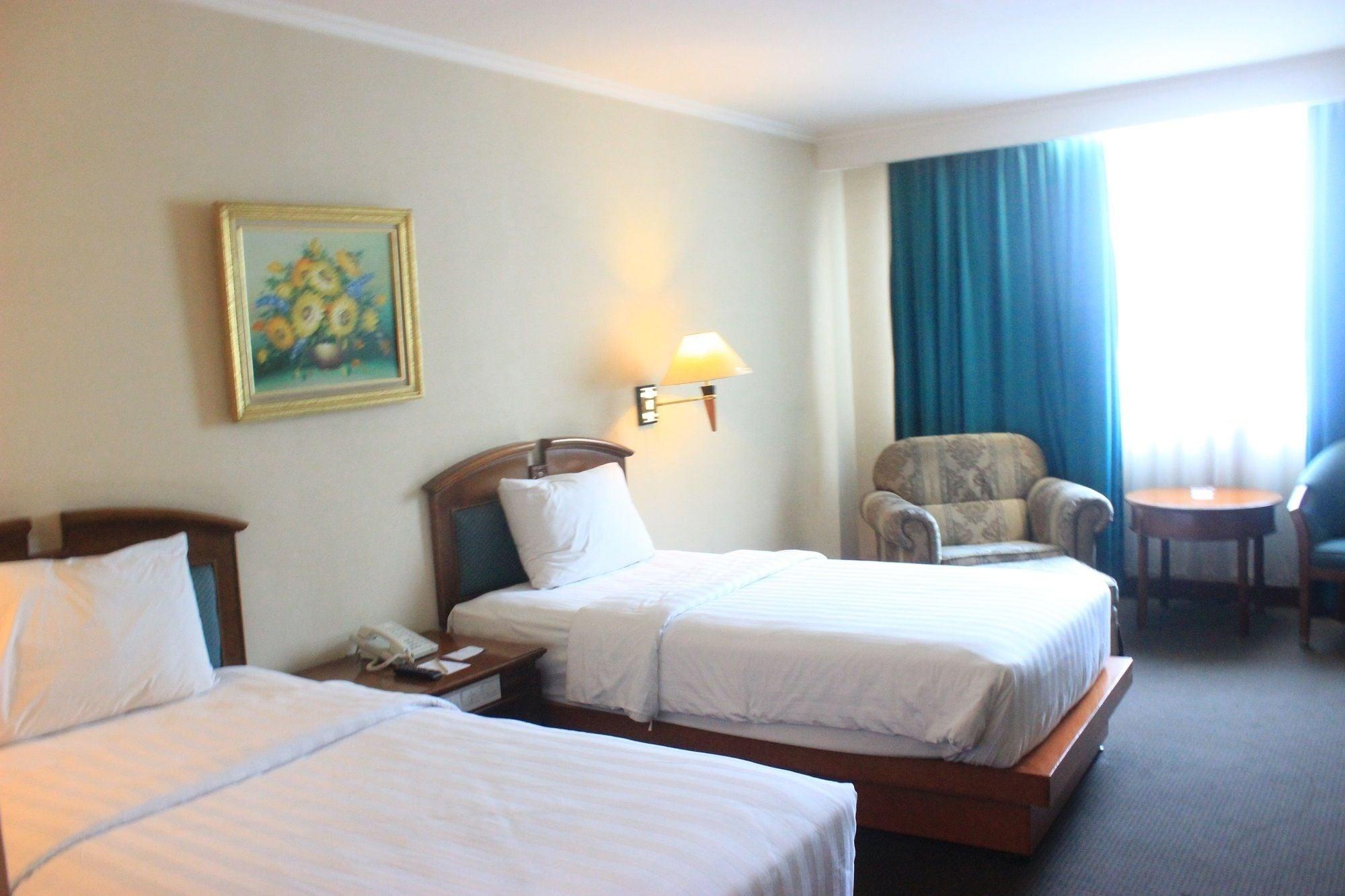 Hotel Grand Arkenso Park View Semarang Esterno foto