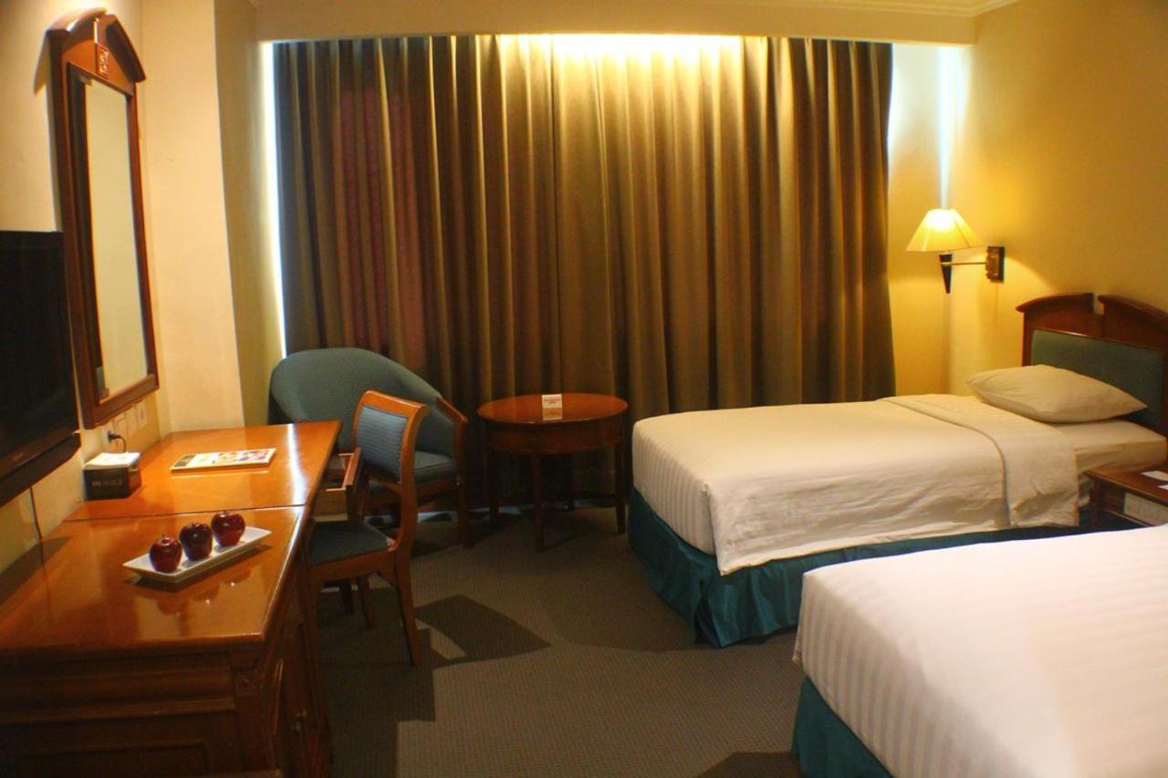 Hotel Grand Arkenso Park View Semarang Esterno foto