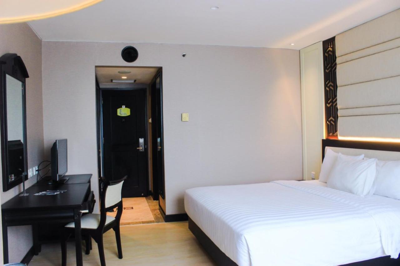 Hotel Grand Arkenso Park View Semarang Esterno foto