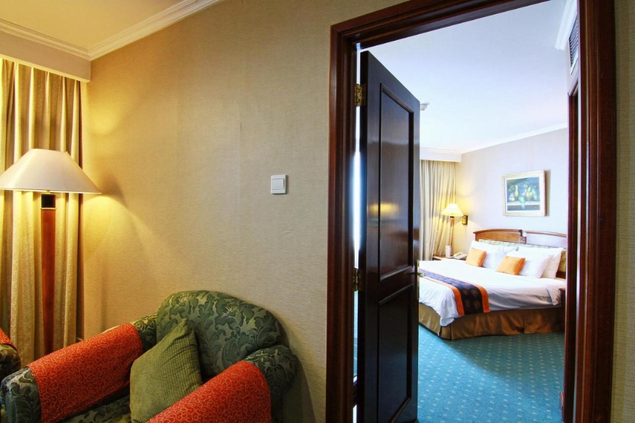 Hotel Grand Arkenso Park View Semarang Esterno foto