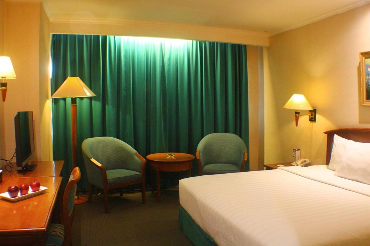 Hotel Grand Arkenso Park View Semarang Esterno foto
