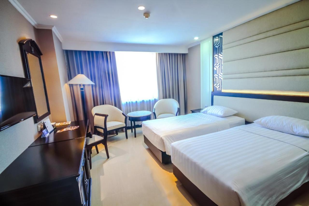 Hotel Grand Arkenso Park View Semarang Esterno foto