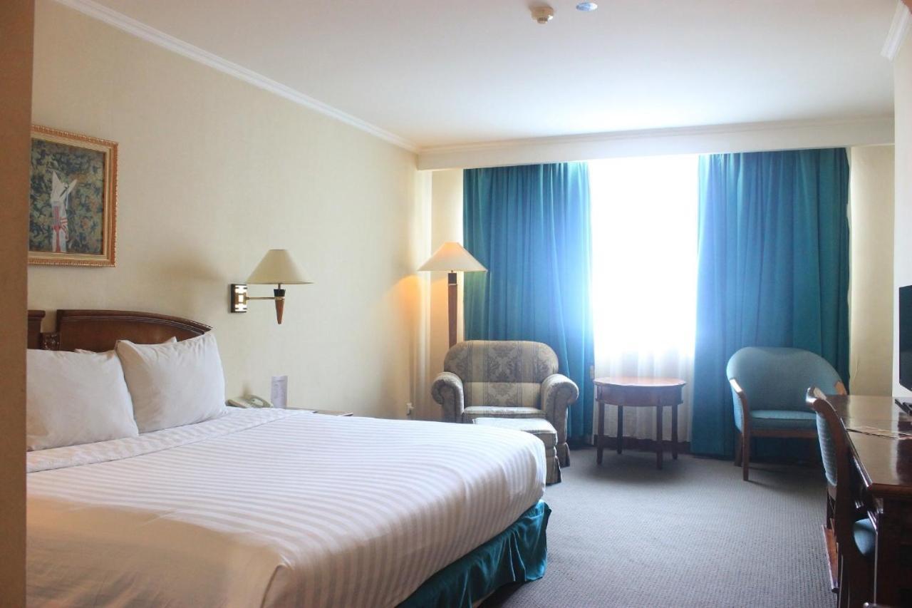 Hotel Grand Arkenso Park View Semarang Esterno foto