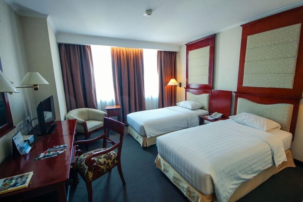 Hotel Grand Arkenso Park View Semarang Esterno foto