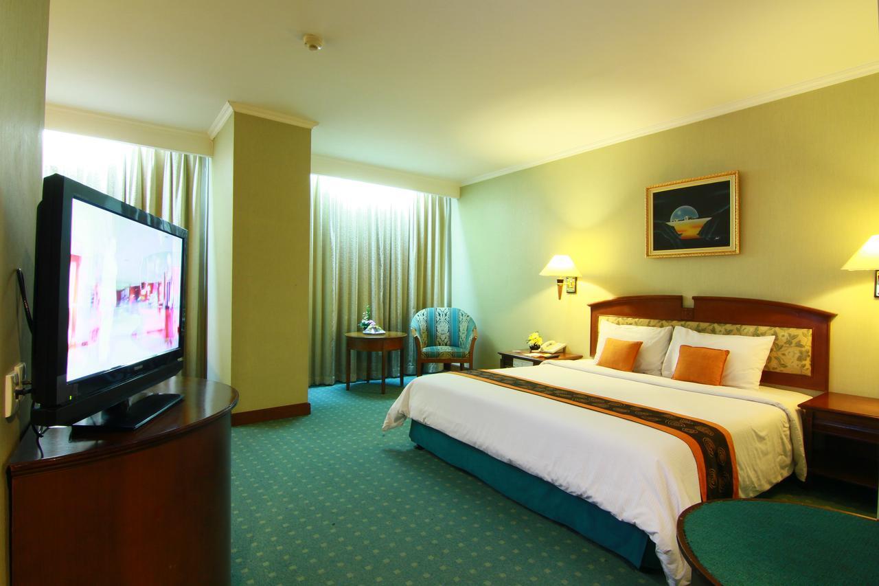 Hotel Grand Arkenso Park View Semarang Esterno foto