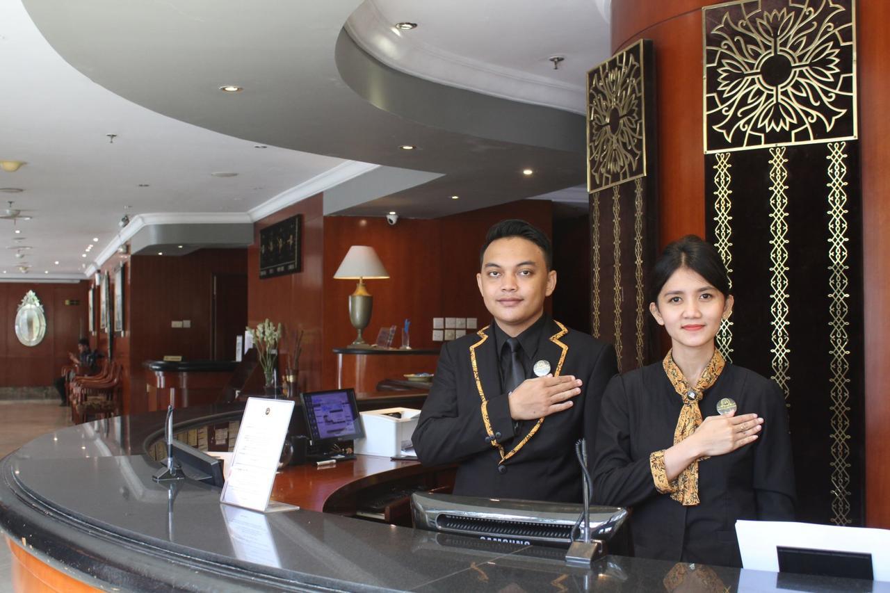 Hotel Grand Arkenso Park View Semarang Esterno foto