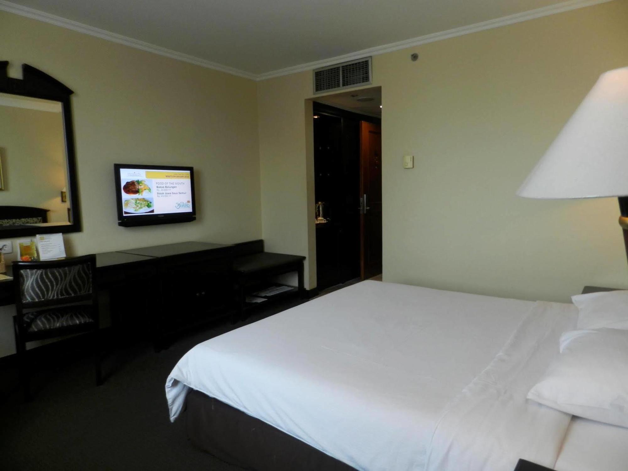 Hotel Grand Arkenso Park View Semarang Esterno foto