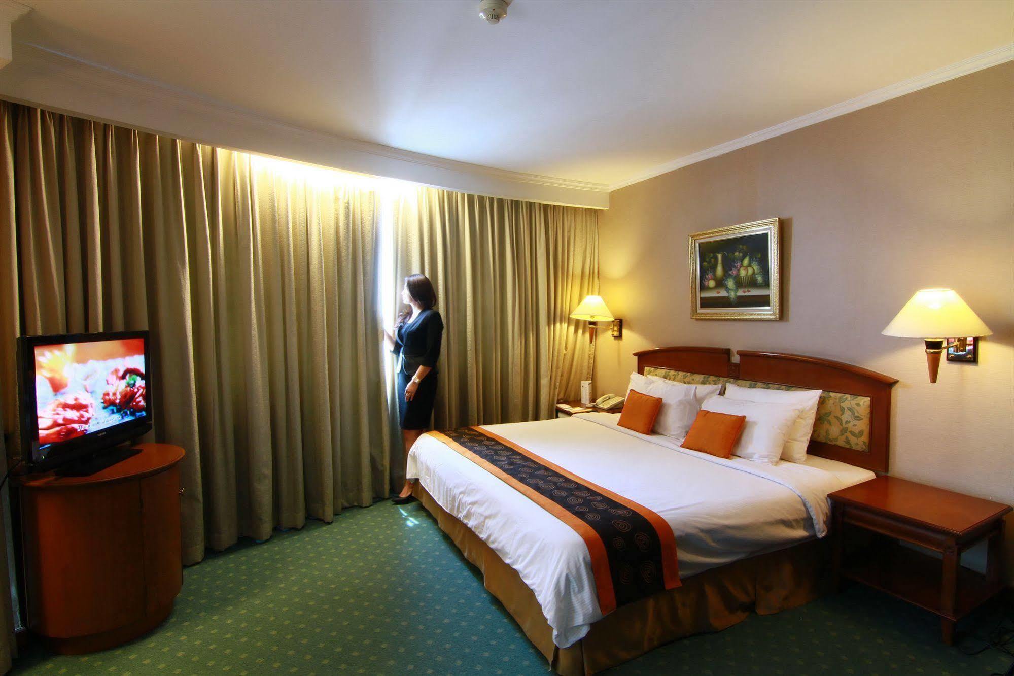 Hotel Grand Arkenso Park View Semarang Esterno foto