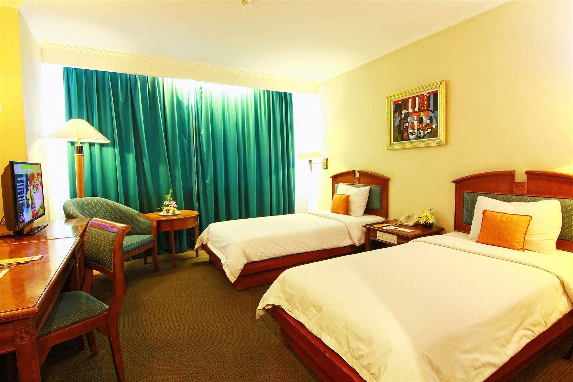 Hotel Grand Arkenso Park View Semarang Esterno foto