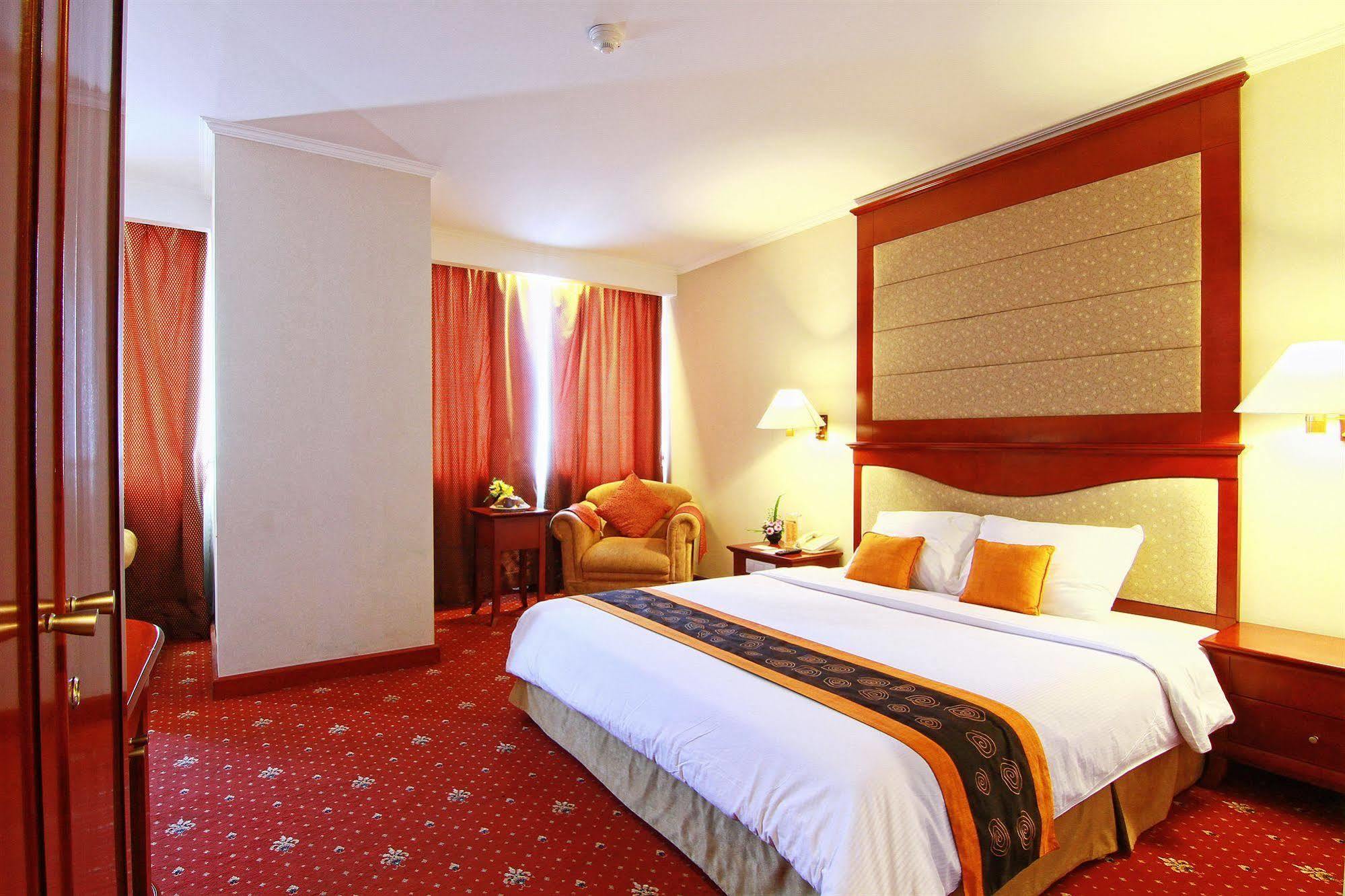 Hotel Grand Arkenso Park View Semarang Esterno foto