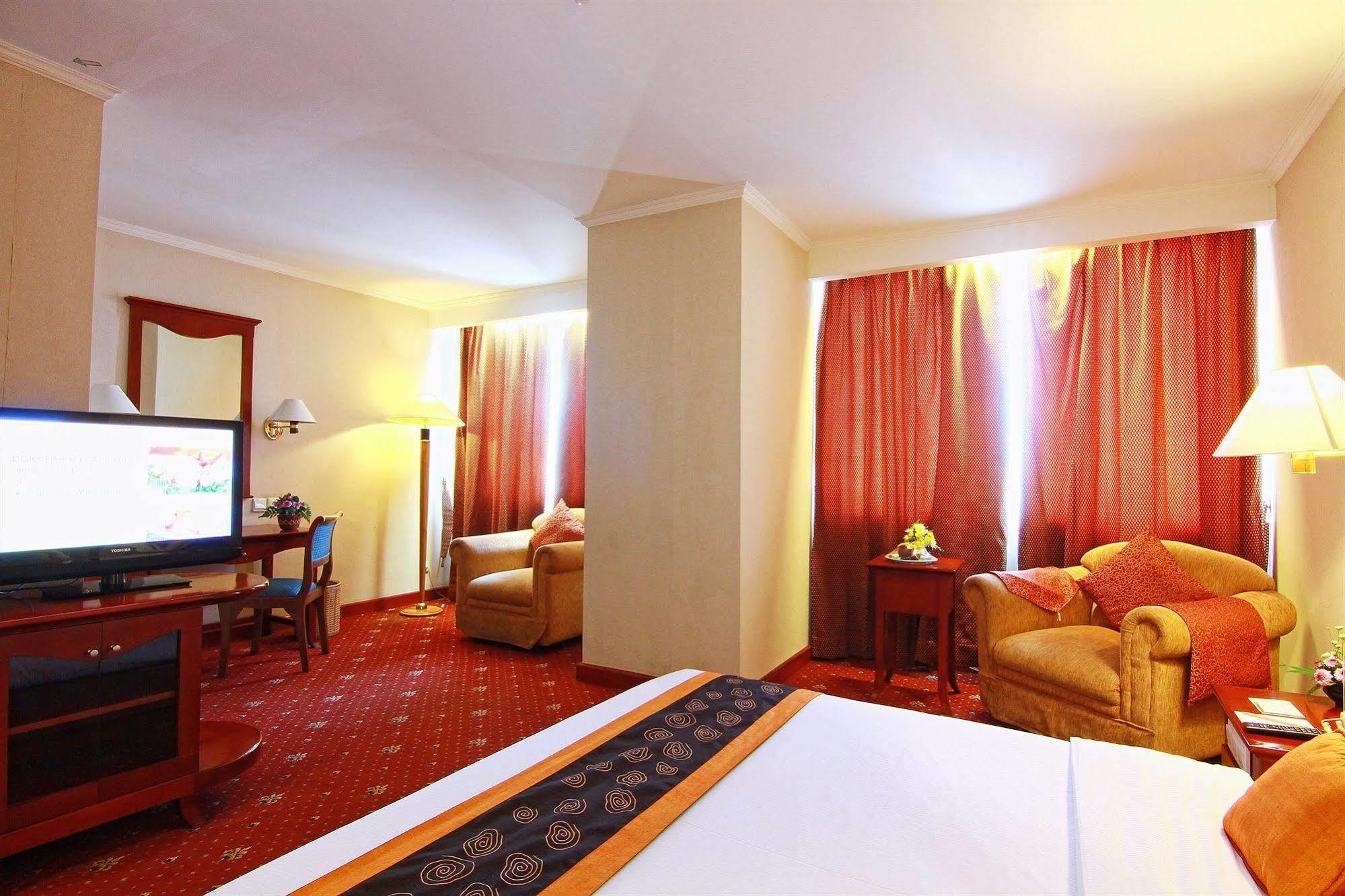 Hotel Grand Arkenso Park View Semarang Esterno foto