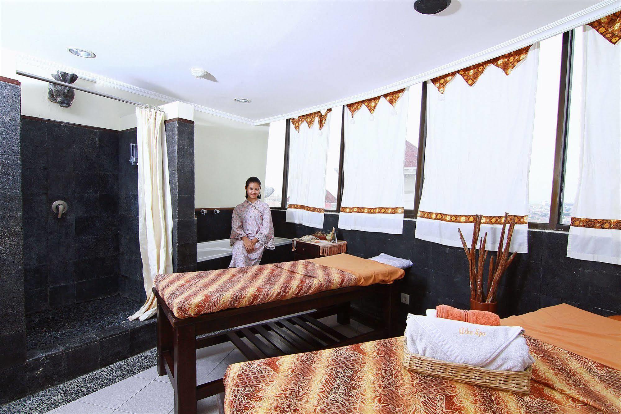 Hotel Grand Arkenso Park View Semarang Esterno foto