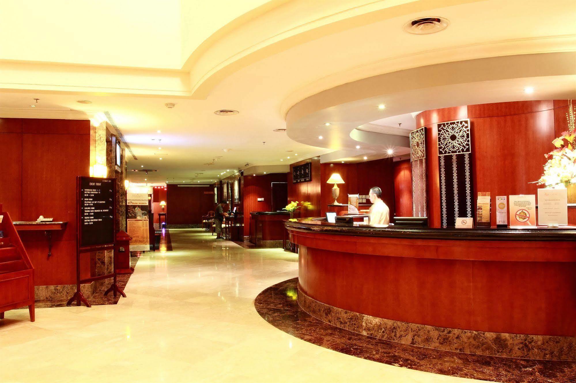 Hotel Grand Arkenso Park View Semarang Esterno foto