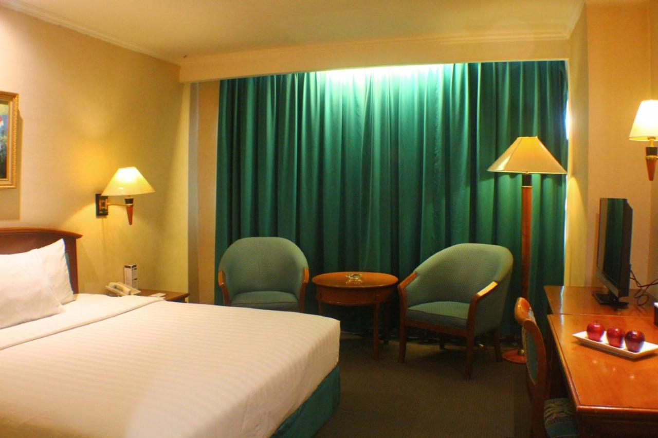 Hotel Grand Arkenso Park View Semarang Esterno foto