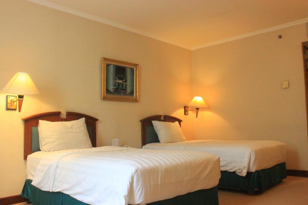 Hotel Grand Arkenso Park View Semarang Esterno foto
