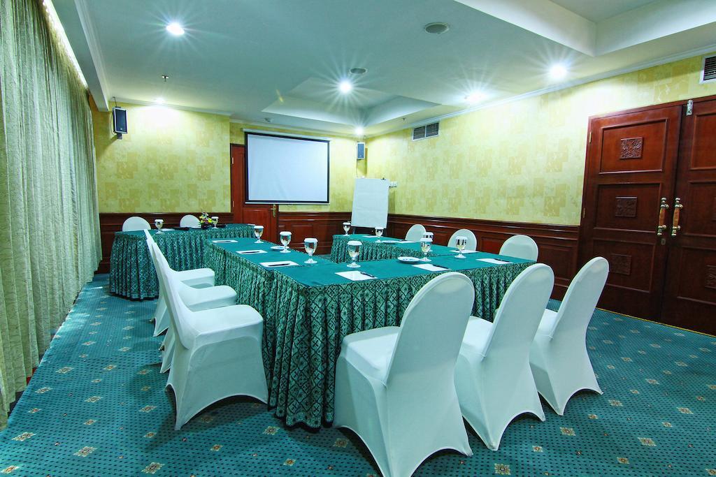 Hotel Grand Arkenso Park View Semarang Esterno foto