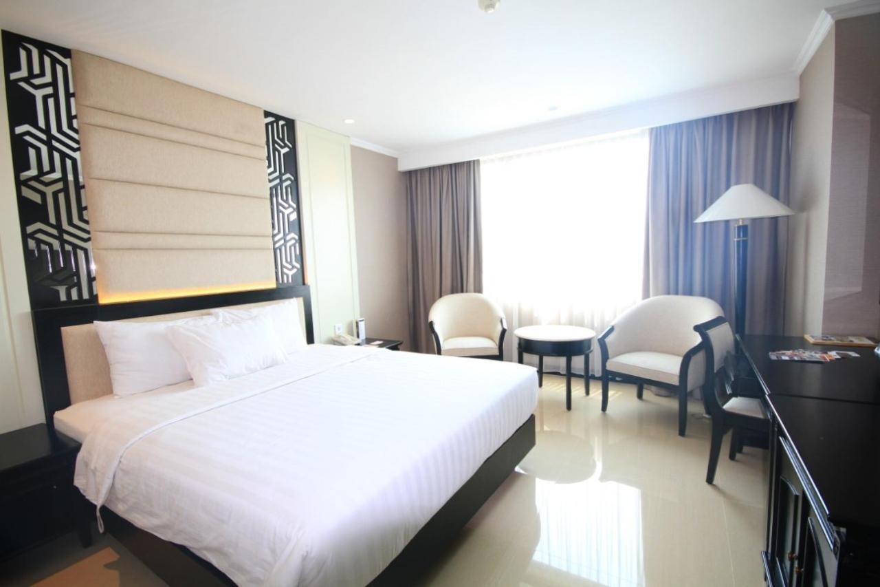 Hotel Grand Arkenso Park View Semarang Esterno foto