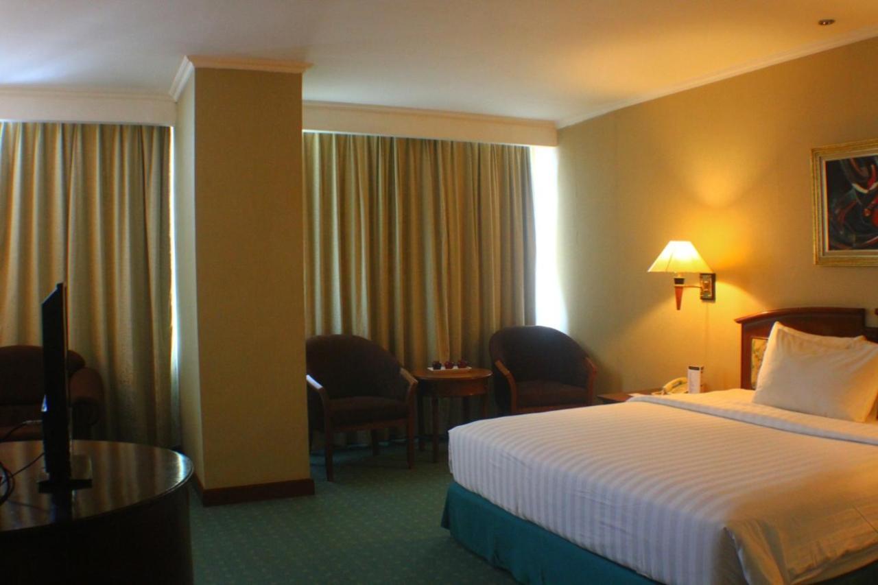 Hotel Grand Arkenso Park View Semarang Esterno foto
